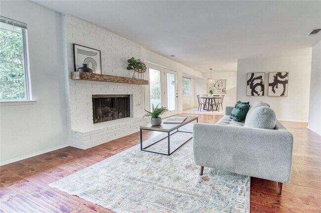Building Photo - 1465 S Meadows Dr