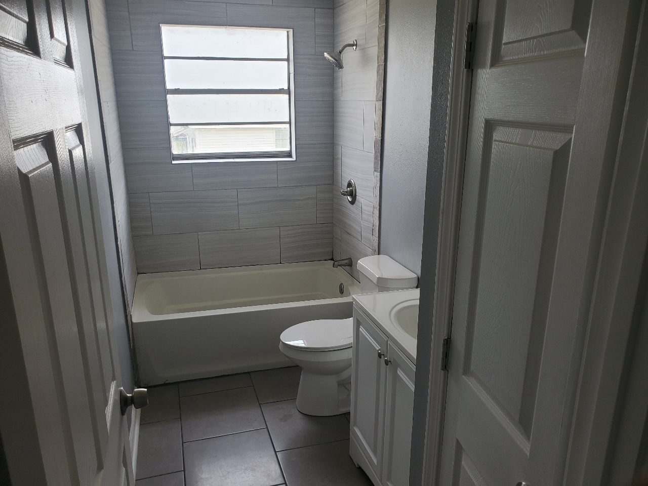 Bathroom - 4034 Dale St