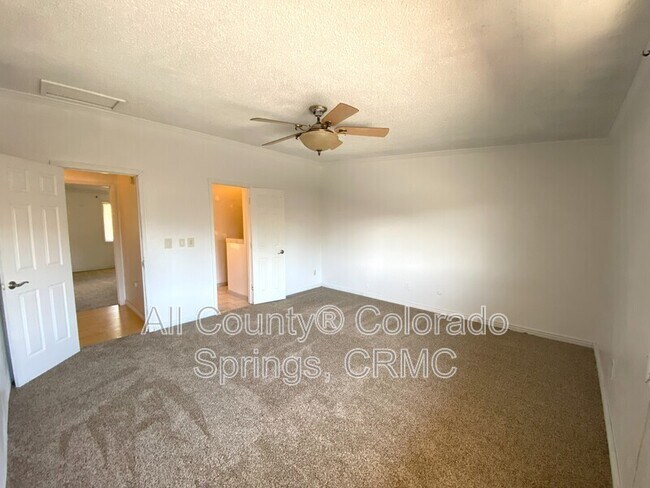 Building Photo - 218 W Rockrimmon Blvd