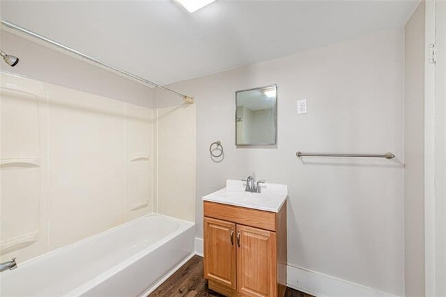 Building Photo - 212 Penn St