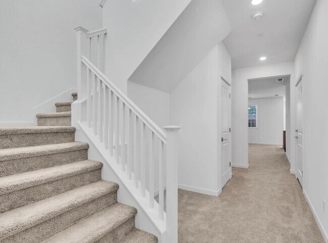 Building Photo - 305 Cinema St