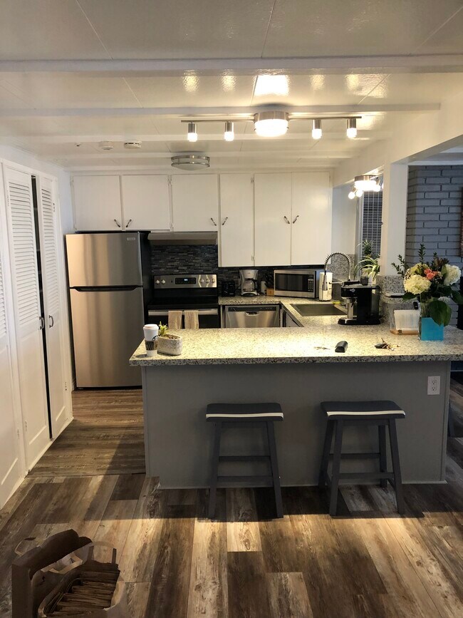 furnished comparable lower unit - 25414 Malibu Rd