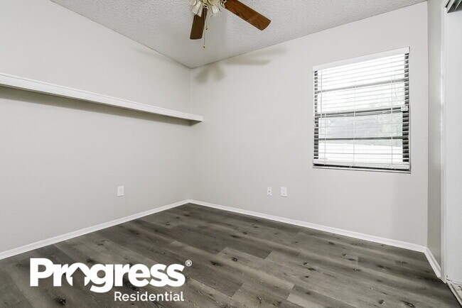 Building Photo - 10119 Deepbrook Dr