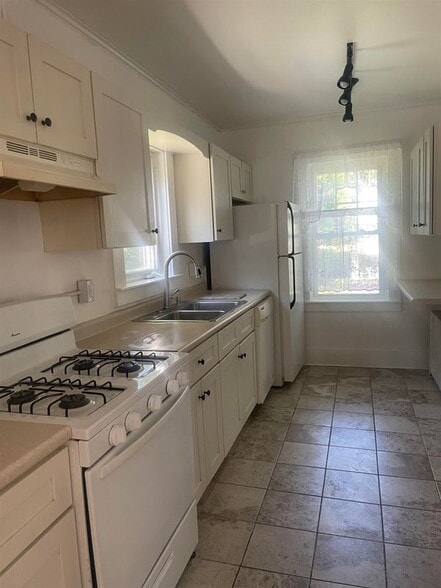 Building Photo - 30 Baker