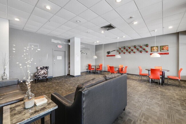 Building Photo - 400 Kings Point Dr