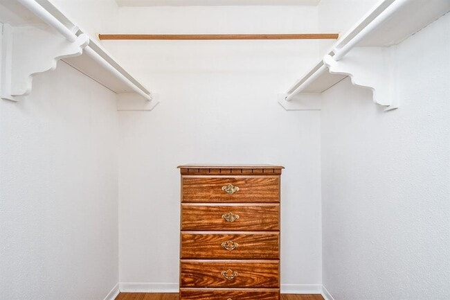 Building Photo - 11902 S Fairhollow Ln