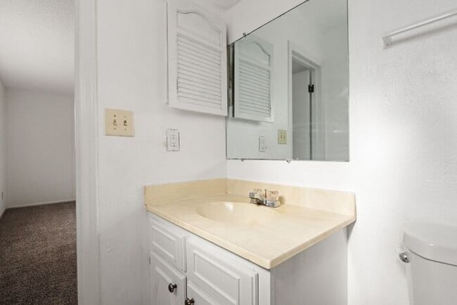 Building Photo - Beautiful brick home in the Vista Del Sol ...