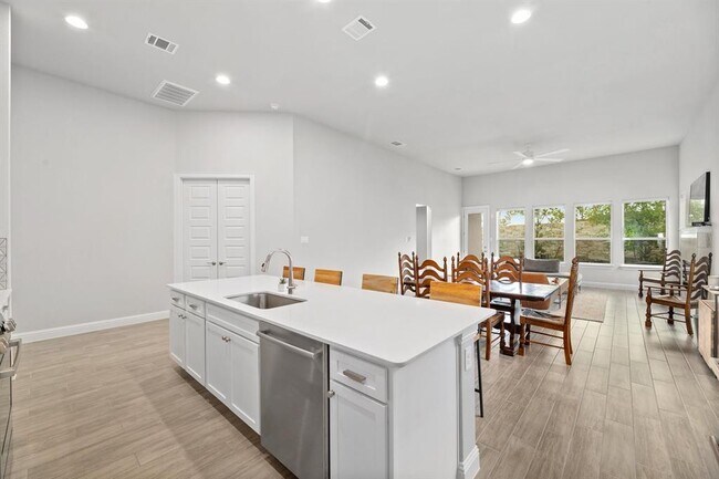 Building Photo - 601 C-Bar Ranch Trl
