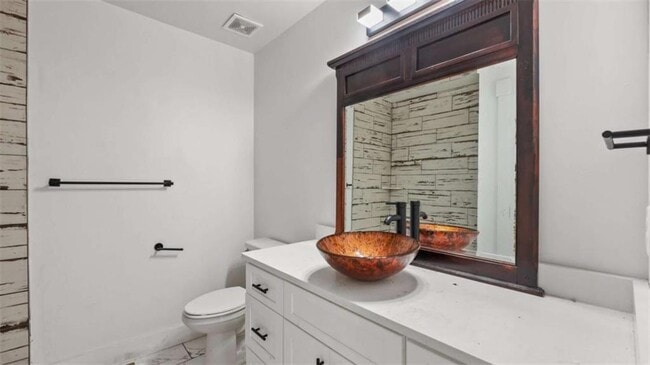 Building Photo - 610 Madola Rd