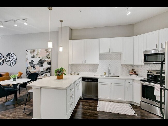 Building Photo - 2929 Wycliff Ave