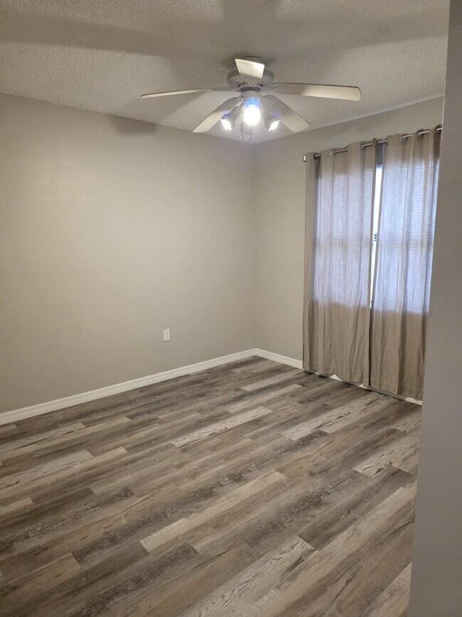 Building Photo - 3 bedroom home in Historic Tarpon Springs