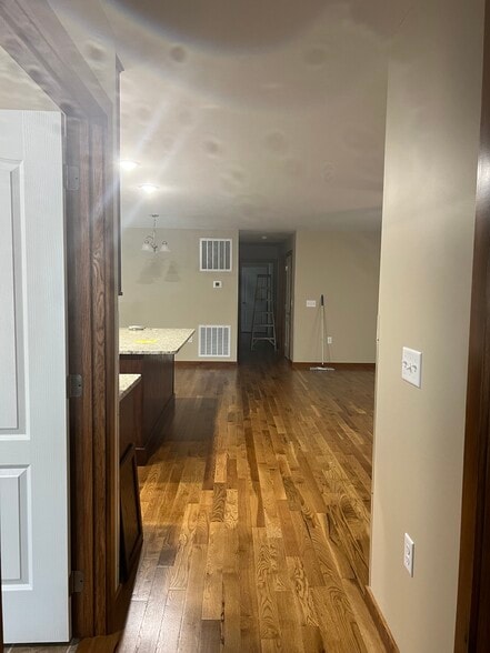 Building Photo - 90 Hanshew Ln