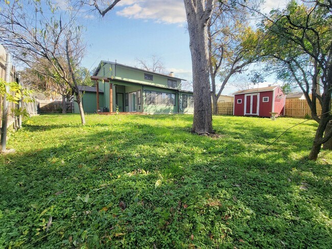 Building Photo - Spacious 4/BR 2.5/BA Two-Story Home with Fireplace & Huge Fenced Yard