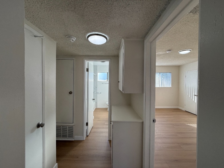 Building Photo - 6039 Whitsett Ave