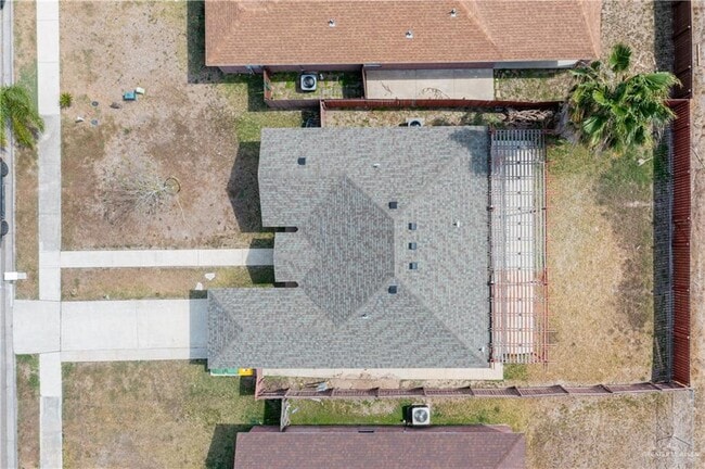 Building Photo - 19 Res Dr