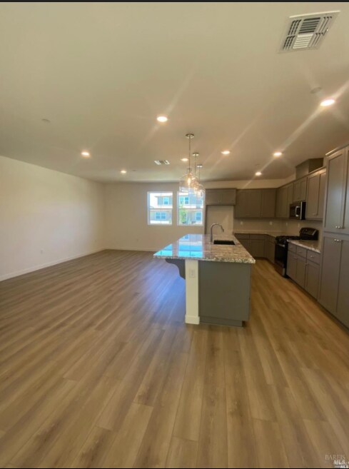 Building Photo - 2408 Lake Club Dr