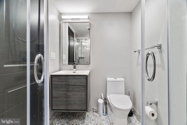 Building Photo - 2526 W Girard Ave