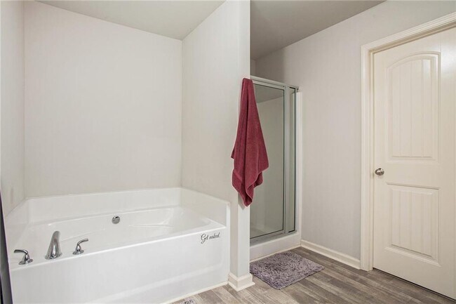 Building Photo - 290 Turtle Creek Dr