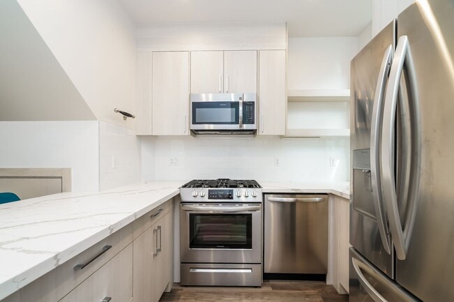Building Photo - Stylish 3 Bedroom with Rooftop Decks and Dedicated Parking