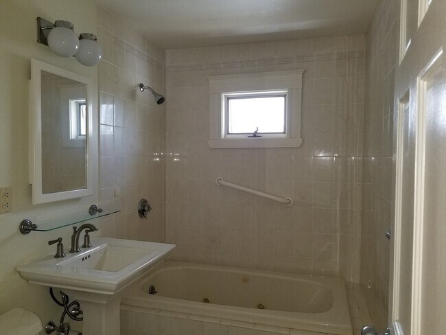Building Photo - 30 Quarry Ln