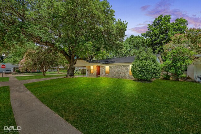 Primary Photo - Stunning home located in the heart of Boss...