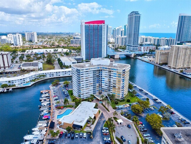 Building Photo - 100 Golden Isles Dr