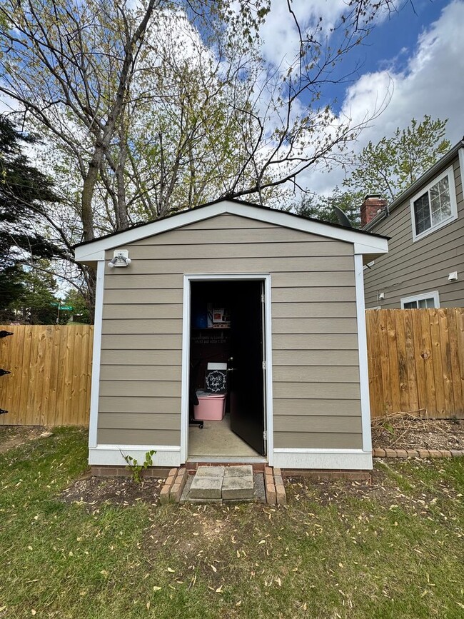 Building Photo - Spacious 3 Bed 2.5 Bath in Henrico/West End