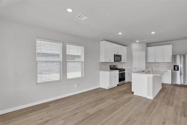 Building Photo - 115 Whitlow Dr