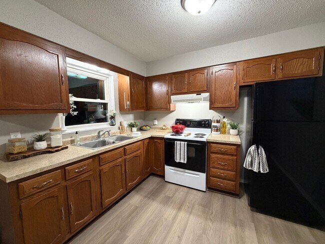 Building Photo - 246-248 Grand Blvd.