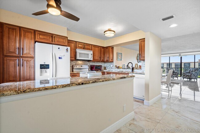 Building Photo - 7290 Kinghurst Dr