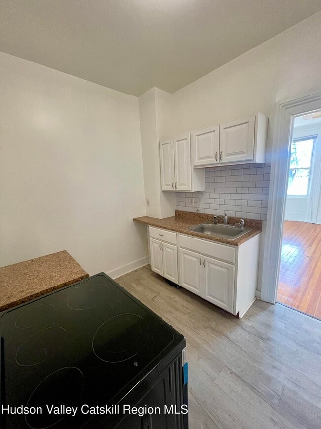 Building Photo - 707 Warren St