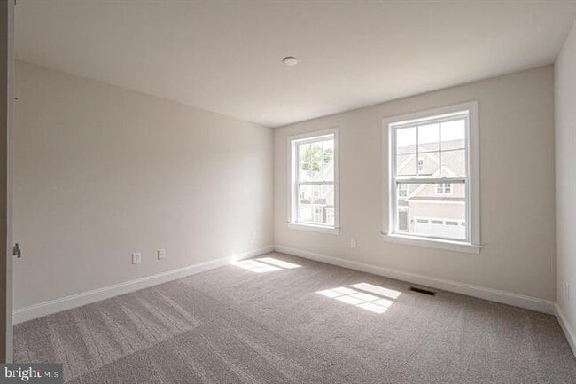 Building Photo - 511 Lewis St