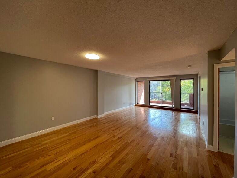 Building Photo - 1850 Beacon St