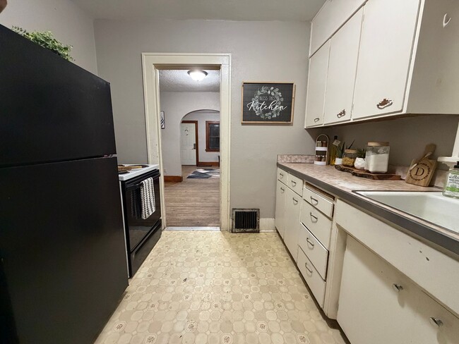 Building Photo - 2 bed, 1 bath home for rent in Waterloo