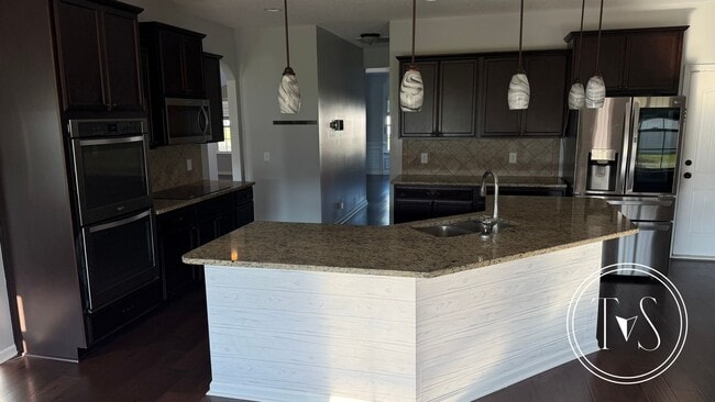 Building Photo - 983 Oak Crest Dr