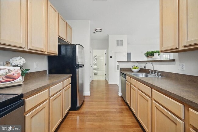 Building Photo - 42496 Mayflower Terrace