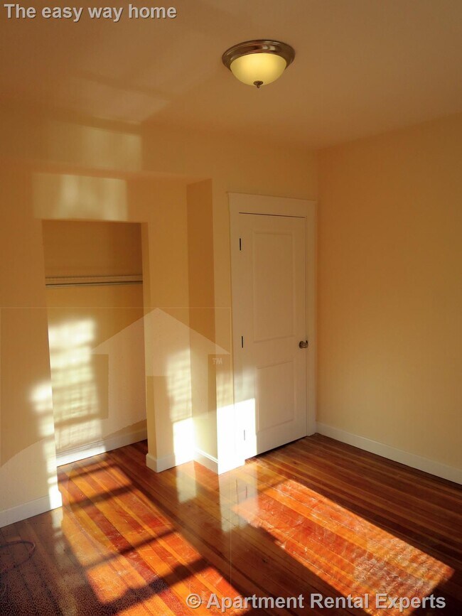 Building Photo - 21 Weitz St