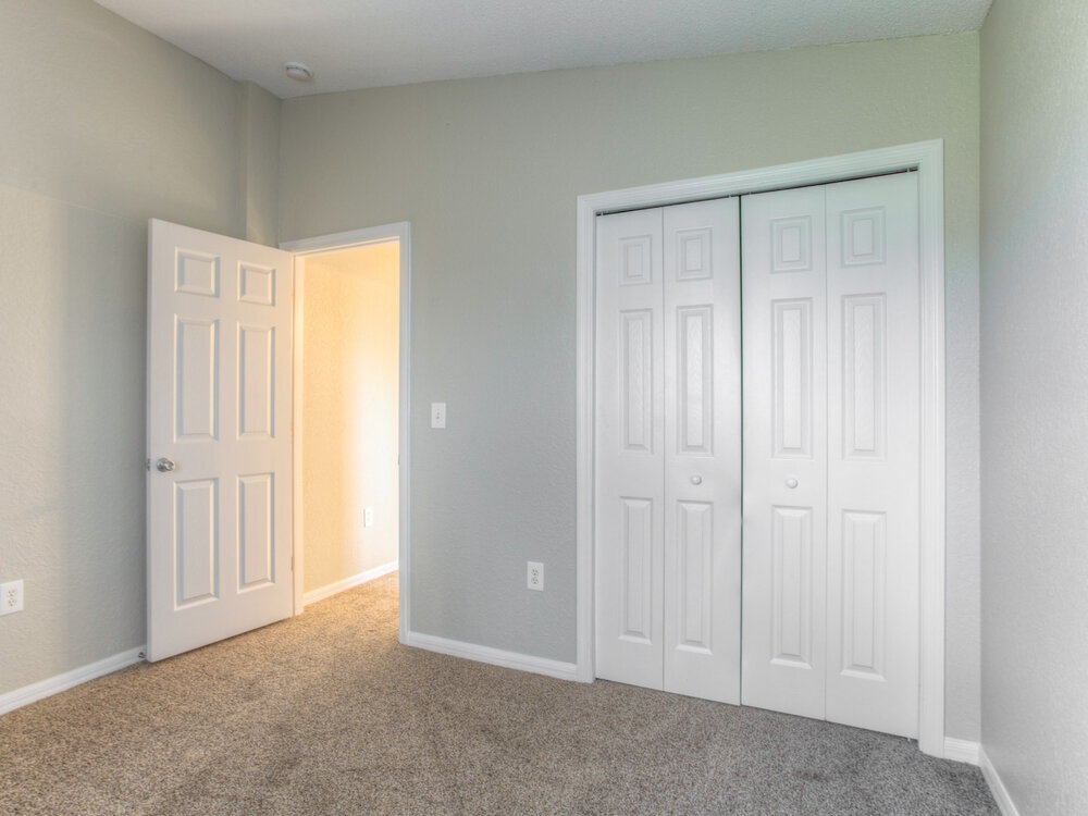 Building Photo - 4944 Palm View Dr N