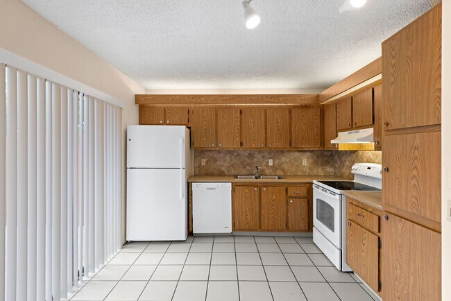 Building Photo - Parkwoods 1706-4
