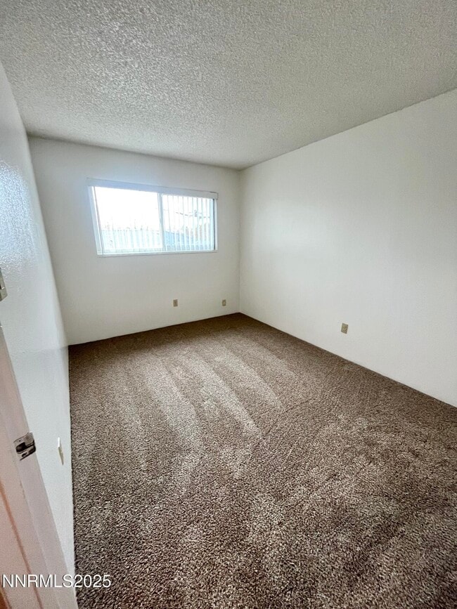 Building Photo - 827 Belli Dr