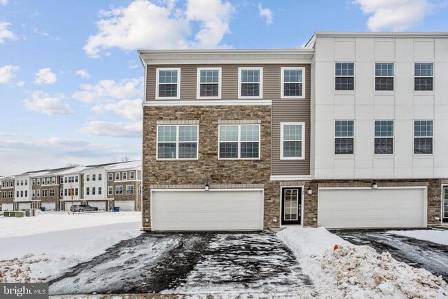 Building Photo - 137 ADA Hightower Ave