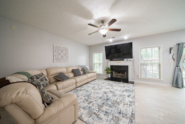 Building Photo - 4 bedroom/3 bath Midland, GA