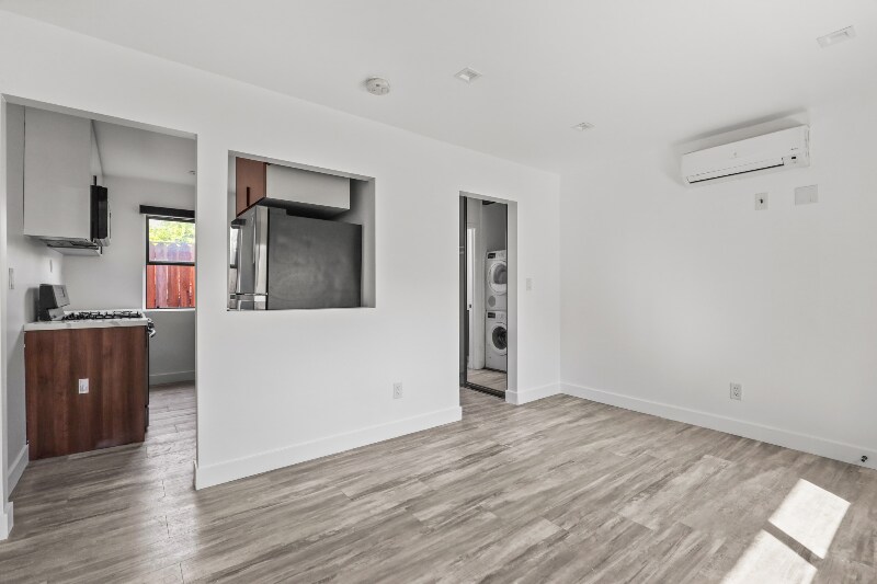 Building Photo - 2814 Sichel St