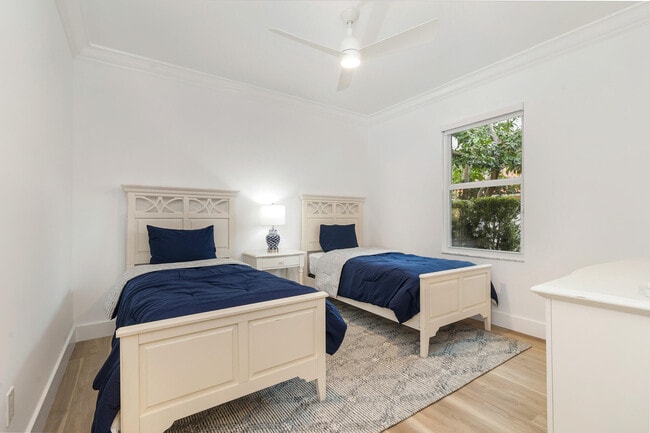 Building Photo - 3317 Embassy Dr