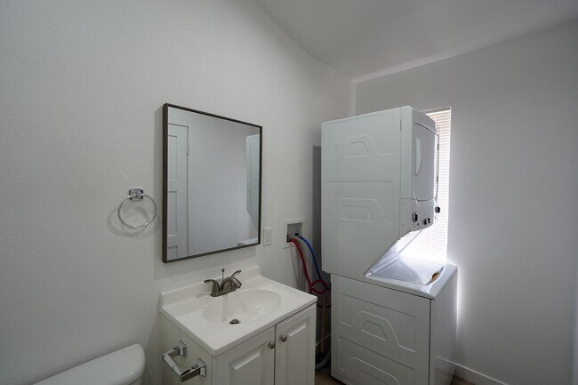 Building Photo - 26074 Bay Ave