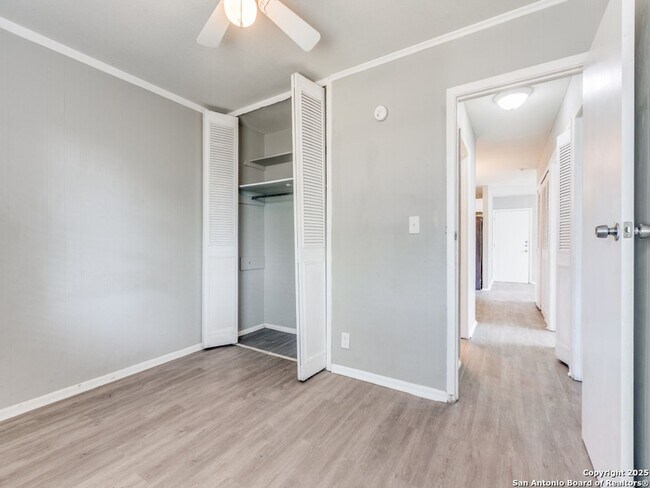 Building Photo - Charming Home Awaits: Spacious & Modern Living in a Prime Location