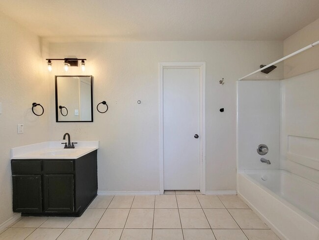 Building Photo - 16306 Kendons Way Ln