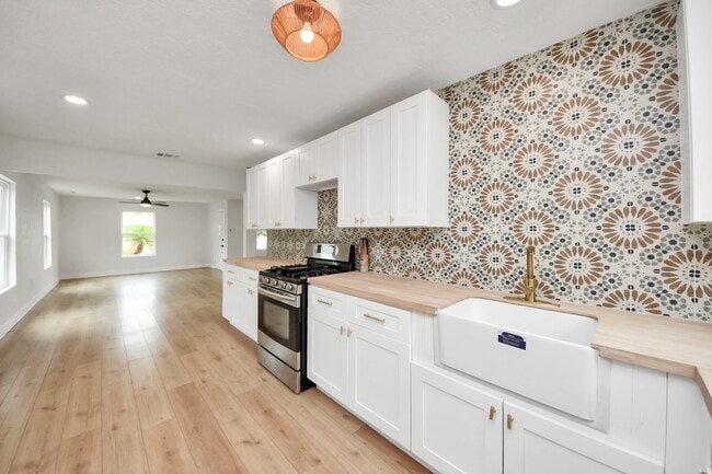 Building Photo - 501 Schilling Ave