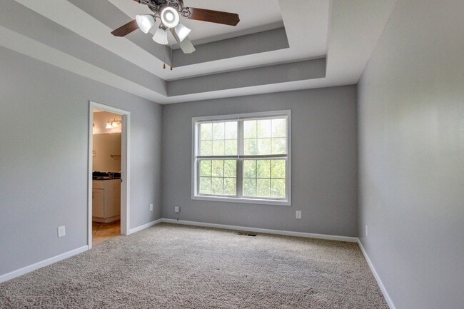 Building Photo - Sweet Splitlevel with Awesome Basement Area