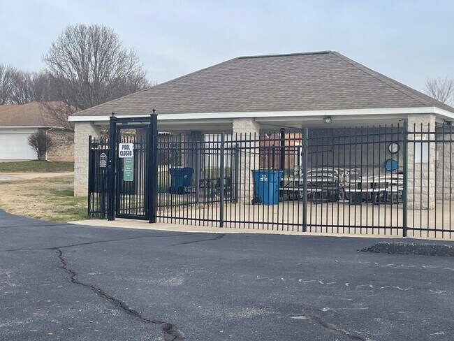 Building Photo - Executive Rental Nestled in Mulberry Ridge Ozark
